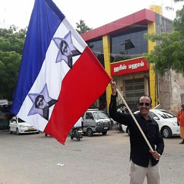 ‘தலைவர் நாடாள வரப்போகும் கதை கேட்கப்போகிறோம்!' - திருச்சிக்குப் படையெடுக்கும் ரஜினி ரசிகர்கள்!