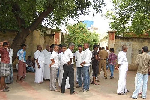 மதுரையில் பயங்கரம்:அதிமுக வட்டச்செயலாளர் வெட்டிக்கொலை