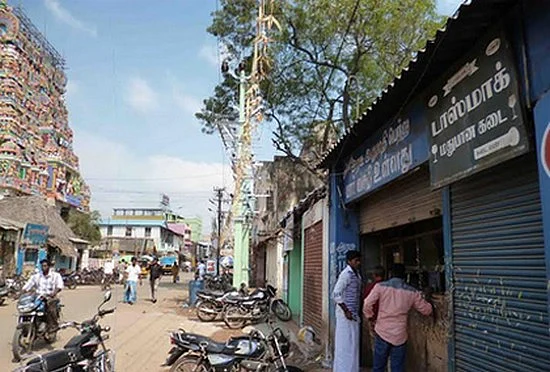 'பச்சை பொய்யை பயப்படாமல் சொல்கிறார் அமைச்சர் விசுவநாதன்!' -கொதிக்கும் பக்தர்கள்