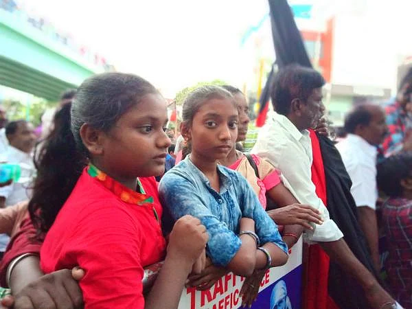 ``என்ன செய்தார் இந்த கருணாநிதி...ஏன் இப்படியெல்லாம் நடந்தது? - ஒரு 'ஆங்ரி' நிருபரின் பதிவு