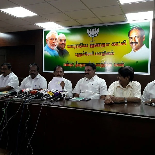 ஒரு மாதத்துக்கு 1.38 லட்சத்துக்கு டீசல்..! காங்கிரஸ் எம்.எல்.ஏ மீது பா.ஜ.க தலைவர் குற்றச்சாட்டு