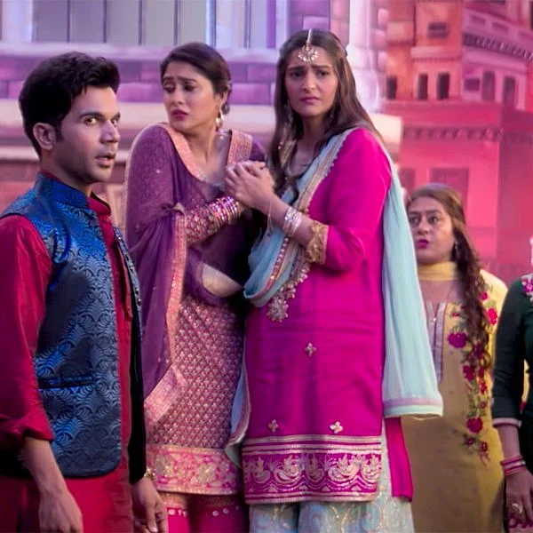 ஓரினக் காதலைப் பதிவு செய்யும் ஒரு கமர்ஷியல் காமெடி படம்... #EkLadkiKoDekhaTohAisaLaga படம் எப்படி?