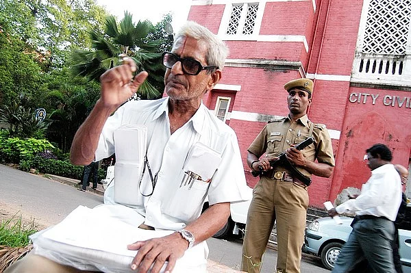 'தேர்தலை நிறுத்தப் போகிறேன், அரசியல்வாதிகளுக்கு ஒருவாரம்தான் டைம்!'