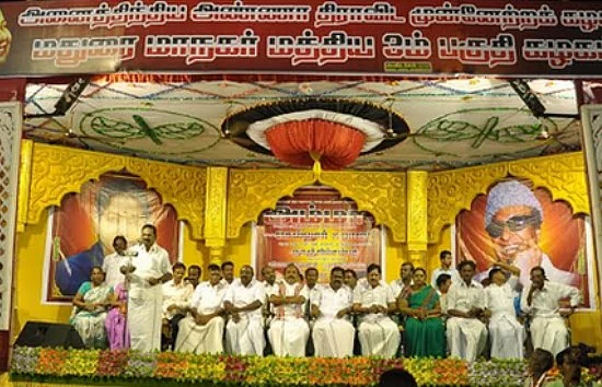 'தி.மு.க.வினரோடு சேர்ந்து துரோகம்!' - சசிகலா புஷ்பாவை விளாசிய நாஞ்சில் சம்பத்!