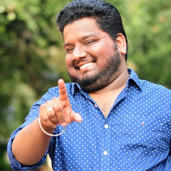 "நாஞ்சில் சம்பத் குத்தாட்டம், ஹிப் ஹாப் ஆதியின் புரளி, நாடகத்துக்குத் தடை..." - 'ப்ளாக் ஷீப்' விக்னேஷ்காந்த்