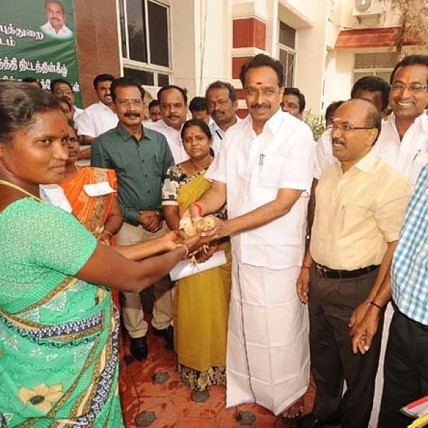 `40 தொகுதிகளிலும் அ.தி.மு.க அமோக வெற்றிபெறும்!’ - அமைச்சர் எம்.ஆர்.விஜயபாஸ்கர்