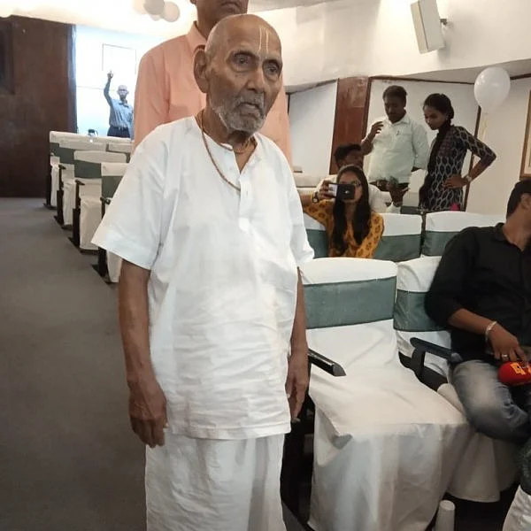 யோகா... எண்ணெய்யில்லாத உணவுகள்... 123 மனிதரின் ஆரோக்கிய ரகசியம்!