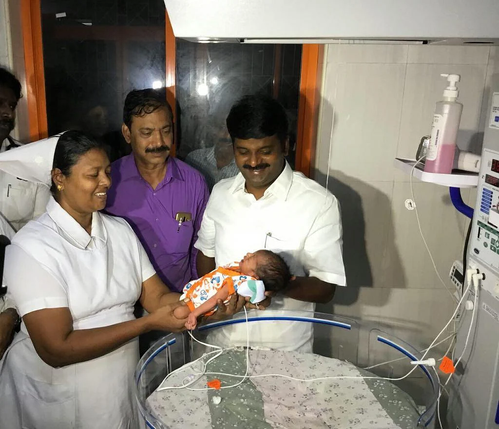 `அந்தக் குழந்தையின் முகம் இன்னமும் கண்ணுக்குள்ளேயே நிற்கிறது'- தொட்டியிலிருந்து மீட்ட கீதா உருக்கம்