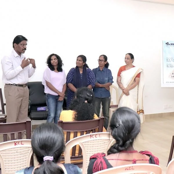 50 பைசா ஊதிய உயர்வு கேட்டதால் பெண்கள் புறக்கணிக்கப்பட்டார்கள்! துணை இயக்குநர் பேச்சு