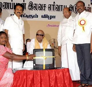 வெற்றிக்கு உதவும் தேர்தல் இலவசங்கள்... அடுத்த 5 ஆண்டும் இலவச மழை கொட்டும்!