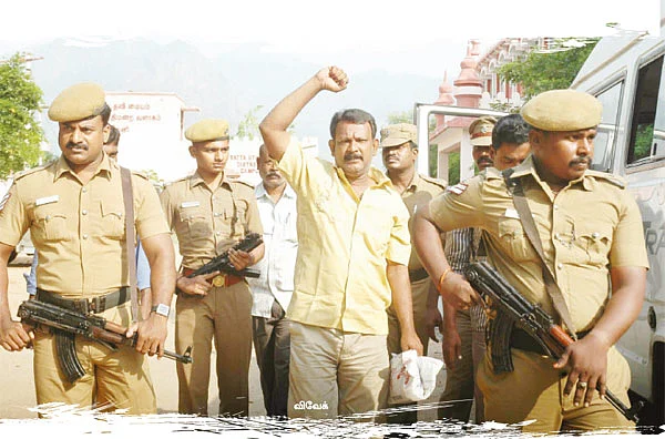 ஆயுதம் இல்லாதவர் எவரும் இல்லை!