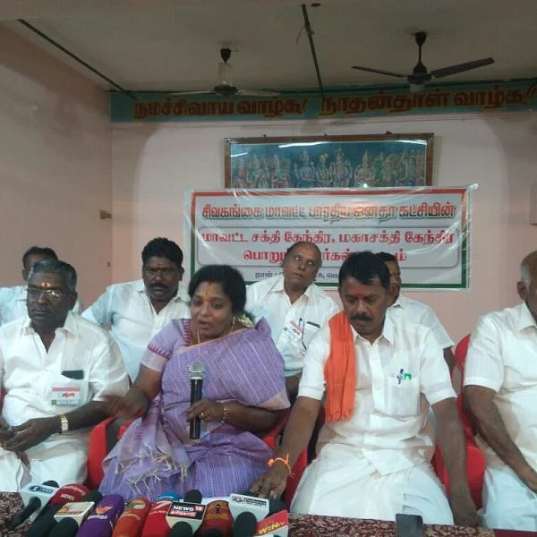 `கார்த்தி சிதம்பரம் ஊழல் செய்ததற்கான ஆதாரங்கள் இருக்கின்றன' - தமிழிசை பேட்டி