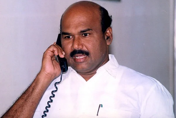 நிதி அமைச்சரானார் ஜெயக்குமார்! பழனிசாமி அமைச்சரவையில் முதல் மாற்றம்