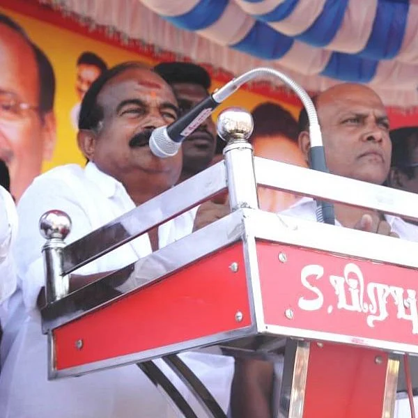 `கள்ளச்சாராய வியாபாரம் செஞ்சேன், இரவு 11 மணிக்கு வீட்டுக்குப் போவேன்!'-அமைச்சர் கருப்பணன் சர்ச்சைப் பேச்சு