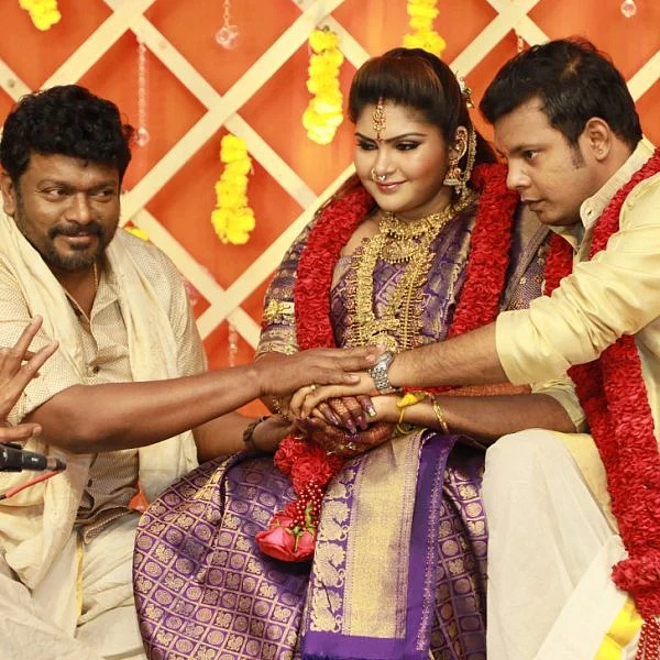 நடிகர் பார்த்திபன்-சீதா தம்பதியின் மூத்த மகள் அபிநயாவின் திருமண ஸ்டில்ஸ்