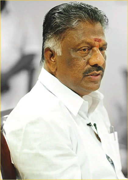 “சசிகலாவுக்கு பழைய வரலாறுகள் தெரியாது!”