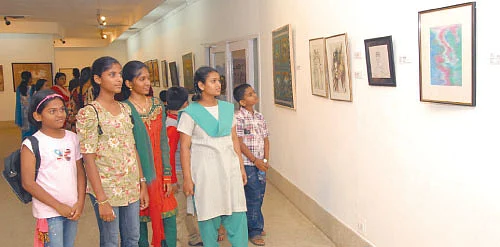 தானே கண்காட்சியில் சுட்டி ஓவியர்கள் !
