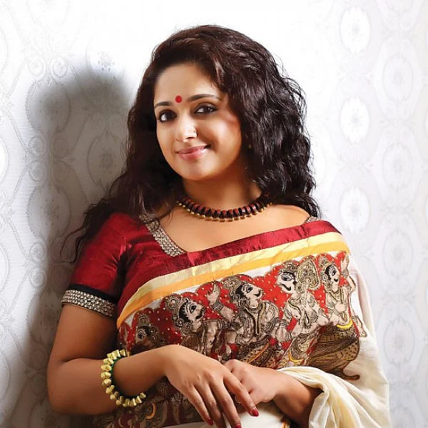 ஃபேஸ்புக் பக்கத்தை டி- ஆக்டிவேட் செய்த காவ்யா மாதவன்