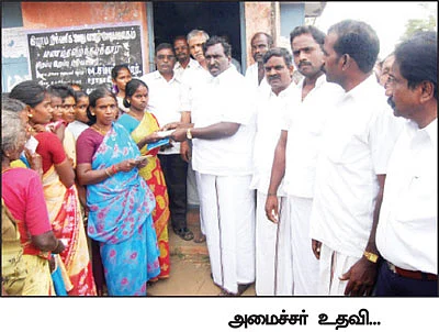 ரோட்டில் மக்கள்... விடுதிகளில் அமைச்சர்கள்!