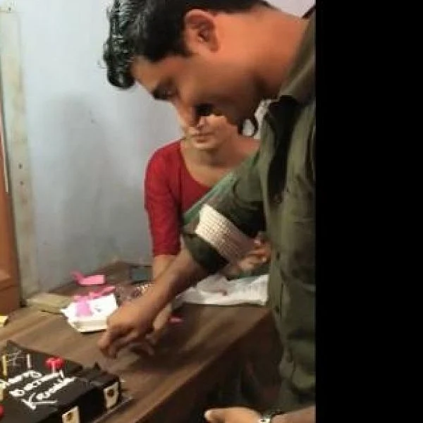 'தெய்வமகள்' ஷூட்டிங் ஸ்பாட்டில் பிறந்தநாள் கொண்டாடிய கிருஷ்ணா!