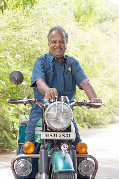 “பிரசவ வலியிலும் என் மனைவியை இந்த பைக்கில்தான் அழைத்துச் சென்றேன் !”