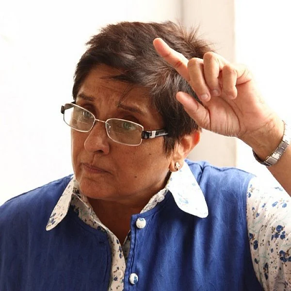 `கணவன் அடித்தால் பெண்கள் திருப்பி அடியுங்கள்!' - கிரண்பேடி ஆவேசம்