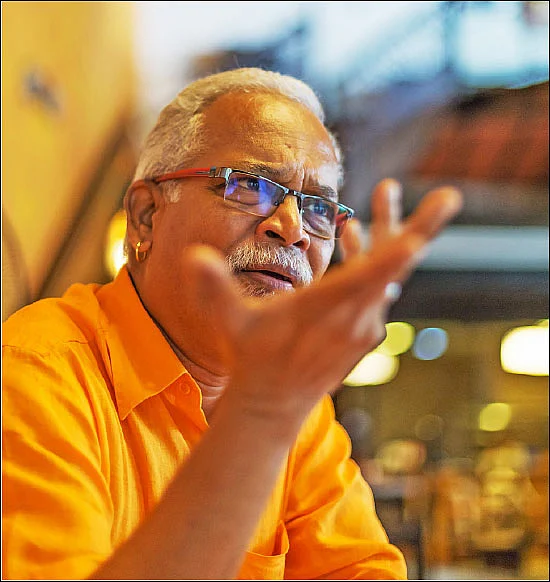 "தமிழன் என்று வெளியே சொல்லிக்கொள்ள முடியவில்லை!” - சாரு நிவேதிதா