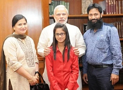 பகவத் கீதை போட்டியில் முதலிடம் பெற்ற இஸ்லாமிய பெண் தானத்திலும் தாராளம்!