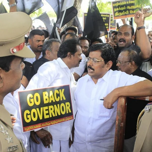 ஆளுநருக்கு எதிராக போராடியவர்களை ரிமாண்ட் செய்ய காவல்துறை தீவிரம்!