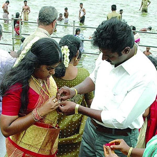 ஆடி அமாவாசை... முன்னோருக்கு மட்டுமல்ல, அம்பிகை வழிபாட்டுக்கும் உகந்த நாள்!