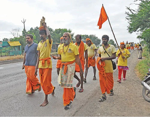 ‘‘பாபாவை தரிசிக்க பாத யாத்திரை!’’