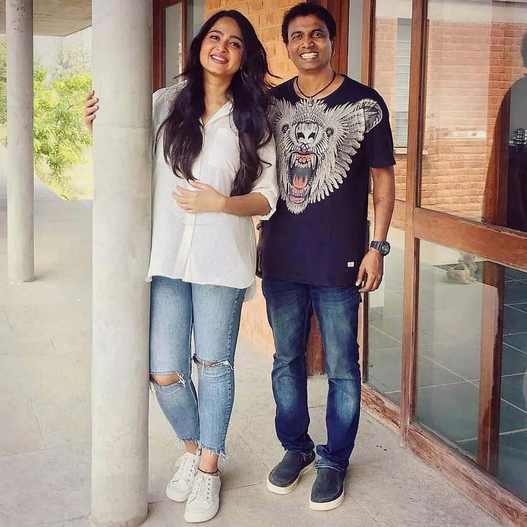 ``ரெண்டே லொகேஷன்... எக்ஸ்பிரஸ் க்ளிக்ஸ்!’’ - அனுஷ்காவின் வைரல் போட்டோ ரகசியம்