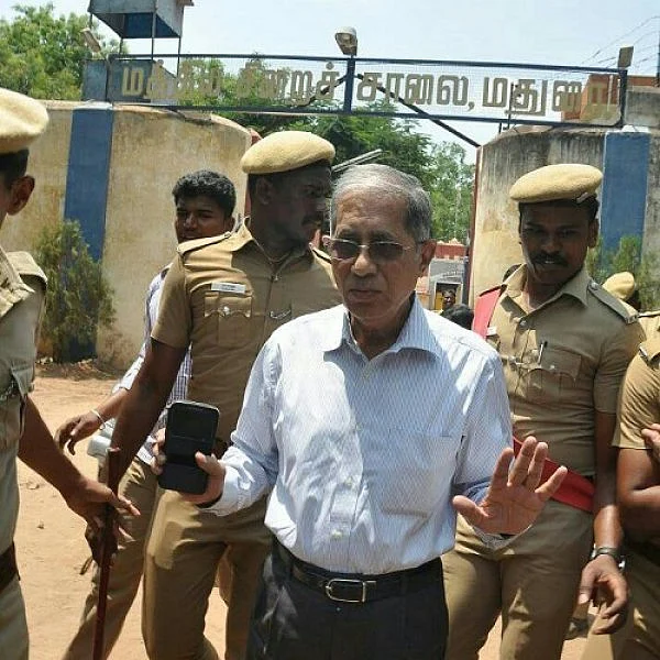 ஆளுநர் பெயரைச் சொல்ல யார் காரணம்? நிர்மலா தேவியிடம் சந்தானம் கேள்வி