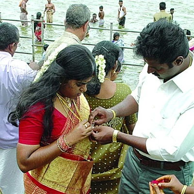 ஒரே நாளில் ஆடி அமாவாசை, ஆடிப்பெருக்கு, குருப்பெயர்ச்சி... எதற்கு முக்கியத்துவம் தரவேண்டும் நாம்?