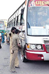 கெஞ்சல் மொழிகளும் கொஞ்சல் விழிகளும்!