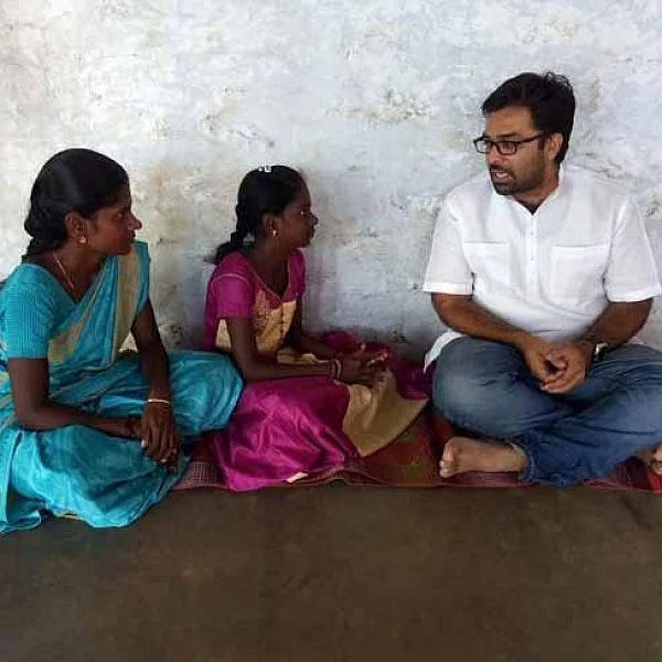 ``நான் தாய்மாமனா முன்னின்று உனக்கு சீர் செய்றேன்!’’ - கரூர் அட்சயாவை நெகிழ வைத்த மோகன் குமாரமங்கலம்