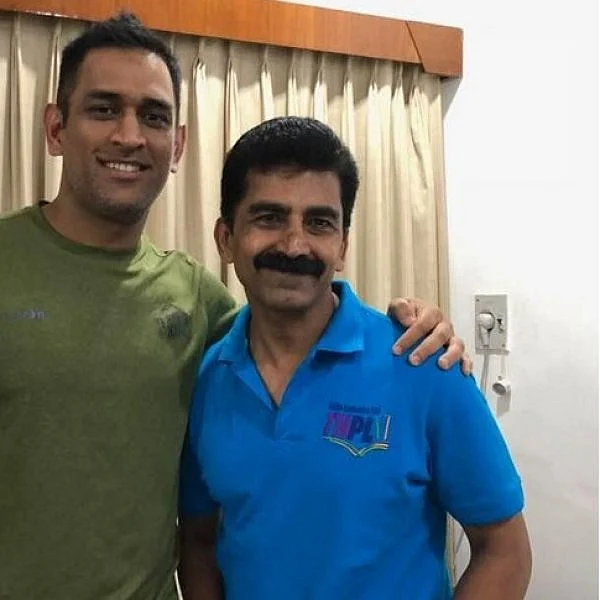 திருநெல்வேலியில் டாஸ் போட்டு போட்டியைத் தொடங்கிவைக்கும் தோனி!
