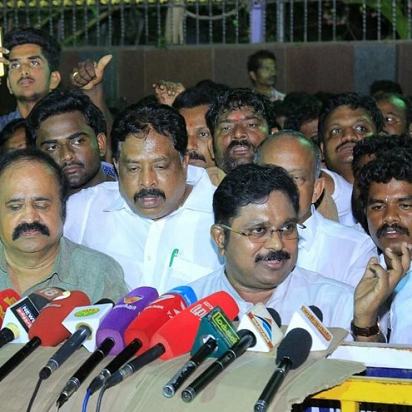 'தாங்க முடியாத பேரிழப்பு' - நடராசனுக்கு டி.டி.வி தினகரன் இரங்கல்!