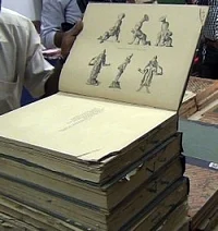 தஞ்சாவூர் கலெக்டர் அலுவலகத்தில் 150 ஆண்டு பழமையான புத்தகம், ஆவணங்கள் கண்டெடுப்பு (படங்கள்)