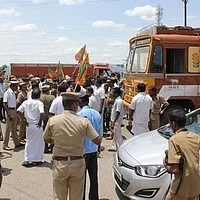 தடையை மீறி ஆர்ப்பாட்டம்: பா.ஜ.க.வினர் கைது
