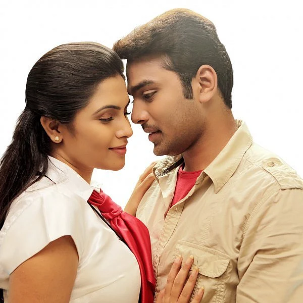 மக்கா... நாய் ஒன் பாத்ரூம் போறதெல்லாம் ஒன்லைனா...!? - ‘எங்க காட்டுல மழை’ விமர்சனம்