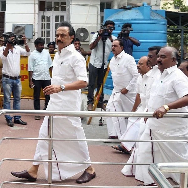 `பொருளாதாரத்தின் மீது நடத்தப்பட்டுள்ள சர்ஜிகல் ஸ்ட்ரைக்' - மோடியைச் சாடிய மு.க.ஸ்டாலின்!