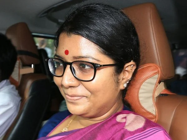 அண்ணன் மகள் மீது கடும் கொதிப்பில் சசிகலா: அப்படி என்ன செய்தார் கிருஷ்ணப்ரியா?