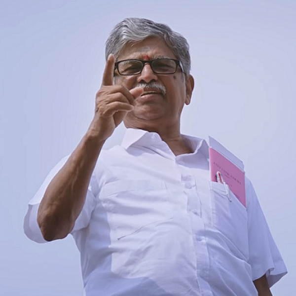 ``விஜய் சேதுபதி அனுபவிச்சது நமக்குக் கிடைக்கலையே!" - `டிராஃபிக் ராமசாமி' விமர்சனம்