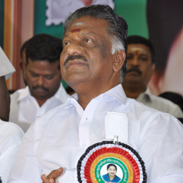 'இரட்டை இலை' சின்னம்: ஓ.பி.எஸ் அணி 6,500 பக்க கூடுதல் ஆவணங்கள் தாக்கல்!