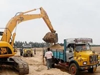 அரியலூர்: `ஊரடங்கில் மணல் கொள்ளை; மாமூல் மழை!’ - அதிர்ச்சியில் சமூக ஆர்வலர்கள்