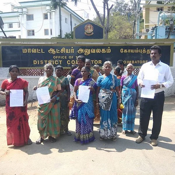 "ஈஷா யோகா மையத்திடமிருந்து நிலத்தை மீட்டுத்தாருங்கள்" - கலெக்டரிடம் பழங்குடி மக்கள் மனு!
