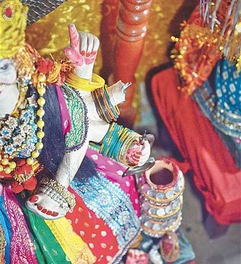 பாகிஸ்தானில் இந்து கோவில் மீது தாக்குதல்-பதற்றம்!