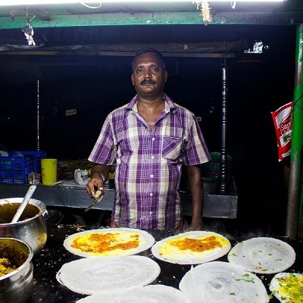 ’கபாலி' சிக்கன் தோசை, 'பாகுபலி' குடல் தோசை! - ’அட்றா சக்க’ கோவை கையேந்தி பவன்