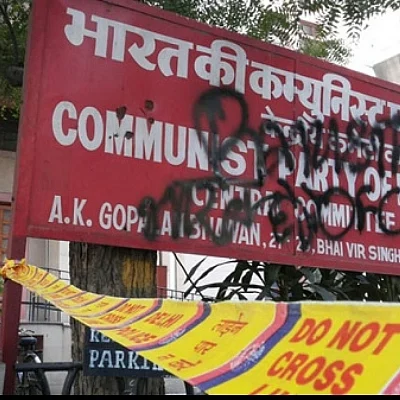 கடவுளின் தேசத்தில் தெறிக்கும் ரத்தம்... கொலைக்களமாகும் கேரளா !